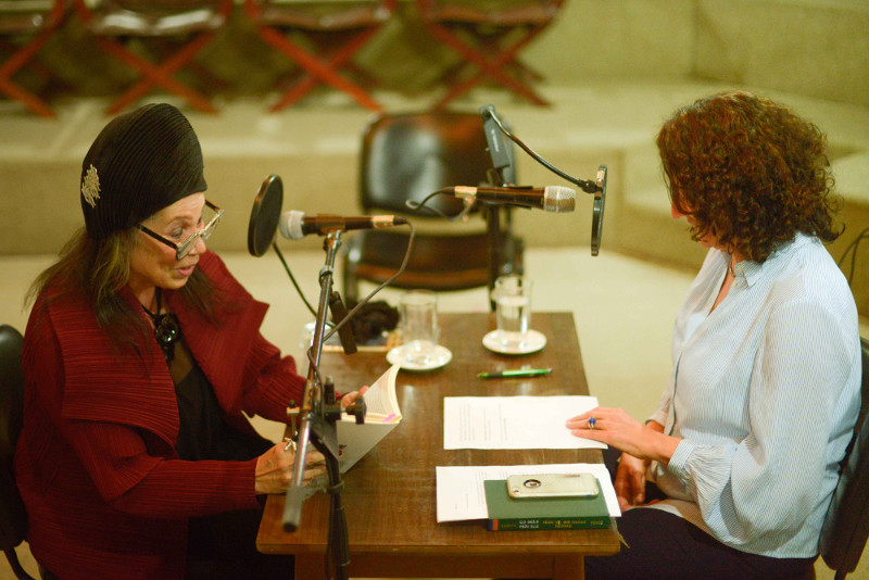 La escritora y cuentera Amalia Lú Posso alaba a su nana Dioselina Chandó