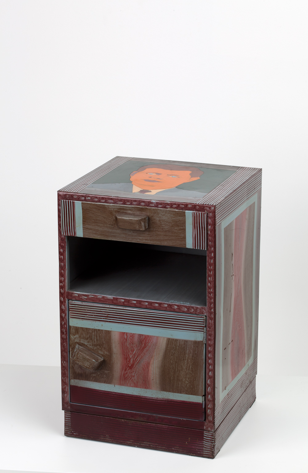 Kennedy (John Fitzgerald) político demócrata norteamericano (1917-1963), presidente de los Estados unidos en 1961. Murió asesinado.