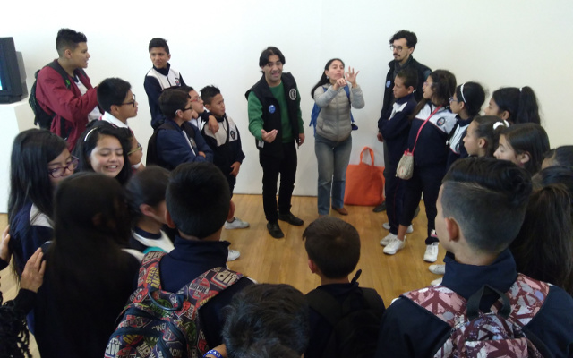 Estudiantes sordos de Colegio Pablo de Tarso participan de su primera visita a los Museos del Banco de la República